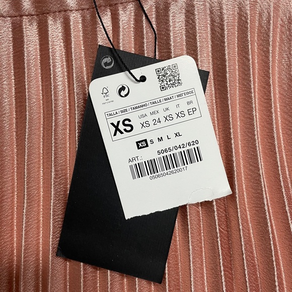 Zara faux leather pleated midi skirt, size XS. - Picture 2 of 5